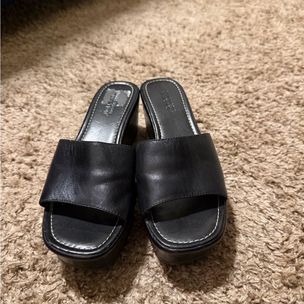 Kenneth Cole Reaction Black Leather Mules